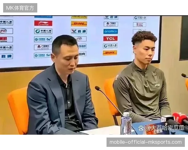 主帅卢伟率上海队豪取38胜4负联盟第一战绩,创23连胜纪录加冕CBA赛季最佳教练员 主帅卢伟率上海队豪取38胜4负联盟第一战绩,创23连胜纪录加冕CBA赛季最佳教练员